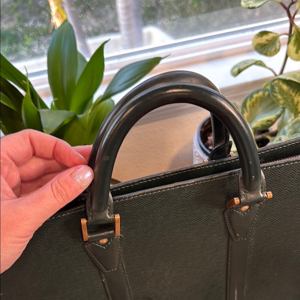 Louis Vuitton Green Leather Briefcase with Structured Design - Picture 14 of 15